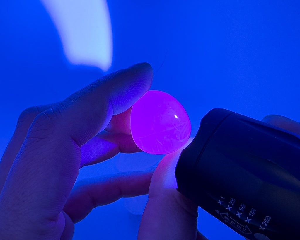 Mangano Kalcit marokkő UV aktív
